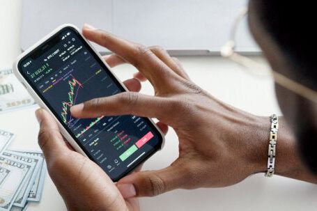 Mobile Trading - Free stock photo of anonymous, background, bills